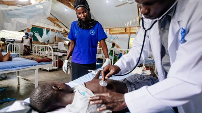 μην-πυροβολείτε-τον-γιατρό-562592623