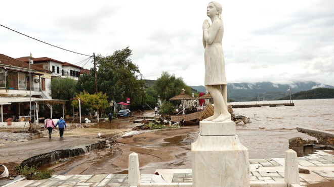 αντιμετώπιση-καταστροφών-με-χαρτιά-κ-562605088
