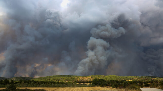 η-πυρκαγιά-στον-εβρο-απειλεί-τη-λευκίμ-562596361