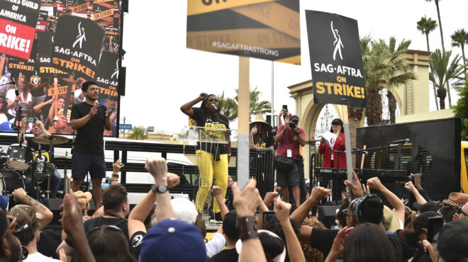 χόλιγουντ-λευκός-καπνός-για-τους-σε-562636543