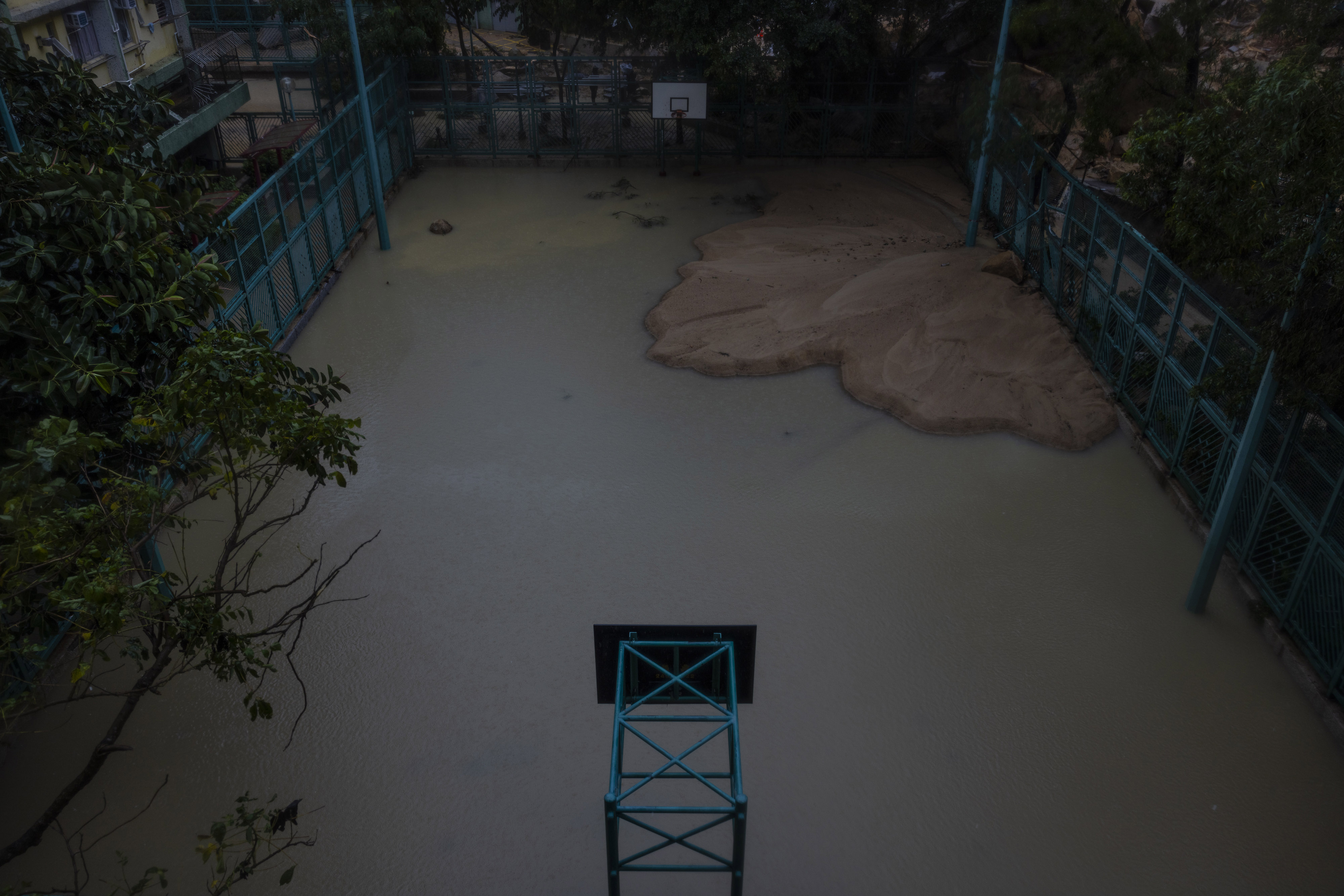 Το Χονγκ Κονγκ πλήττεται από τις χειρότερες βροχοπτώσεις των τελευταίων σχεδόν 140 ετών-2