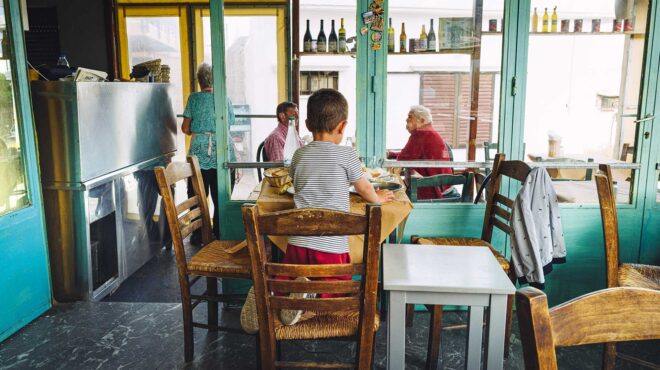 ο-γύπας-στον-άγιο-νικόλαο-είναι-καφενε-562614373
