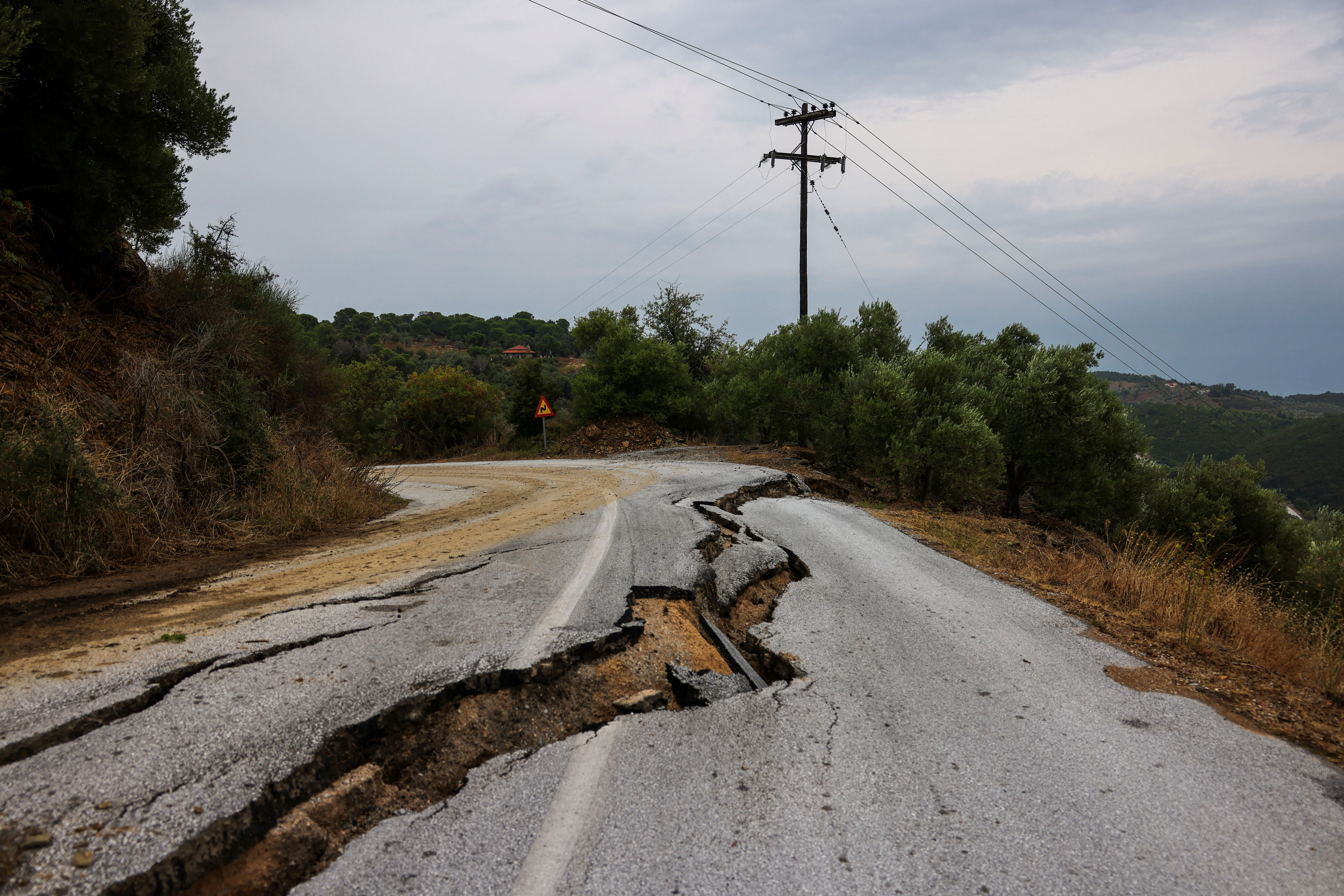 Εικόνες «Αποκάλυψης» από τη Θεσσαλία: Οι συνέπειες της κακοκαιρίας όπως τις κατέγραψε ο φωτογραφικός φακός-12