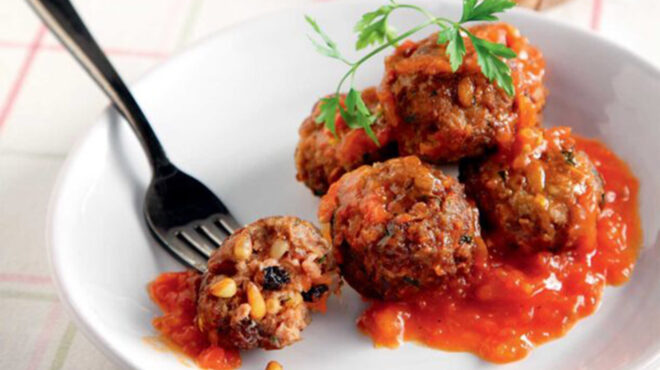 κεφτέδες-με-σταφίδες-και-κουκουνάρι-σ-562597375