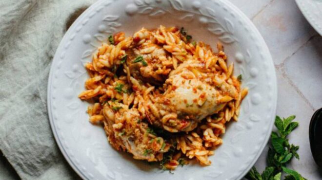 κοτόπουλο-γιουβέτσι-στην-κατσαρόλα-562626394