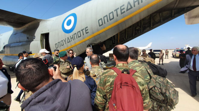 λιβύη-εικόνες-της-ελληνικής-αποστολή-562622818