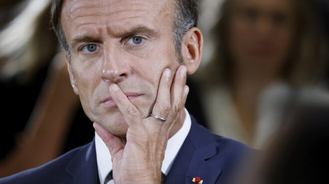 ο-μακρόν-ανοίγει-τον-δρόμο-για-δημοψήφ-562603819