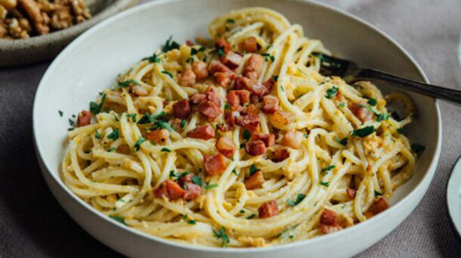 μακαρονάδα-με-κρέμα-κολοκύθας-και-μπέ-562638742