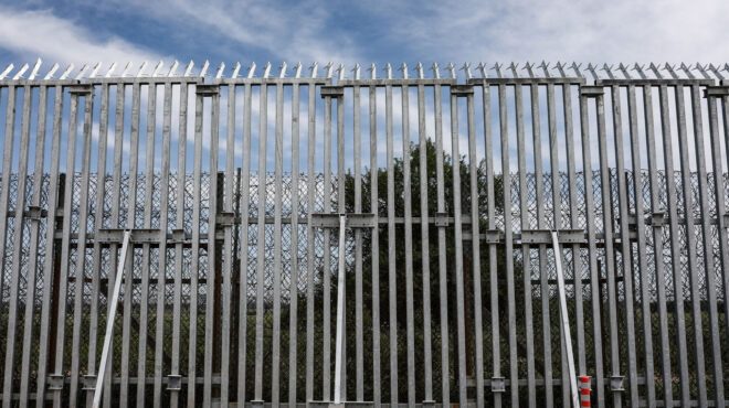 η-γραμμή-των-ακτοφυλακών-και-η-άρδευση-562646893