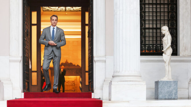 κυβέρνηση-οι-στροφές-του-δεκαμήνου-562596091