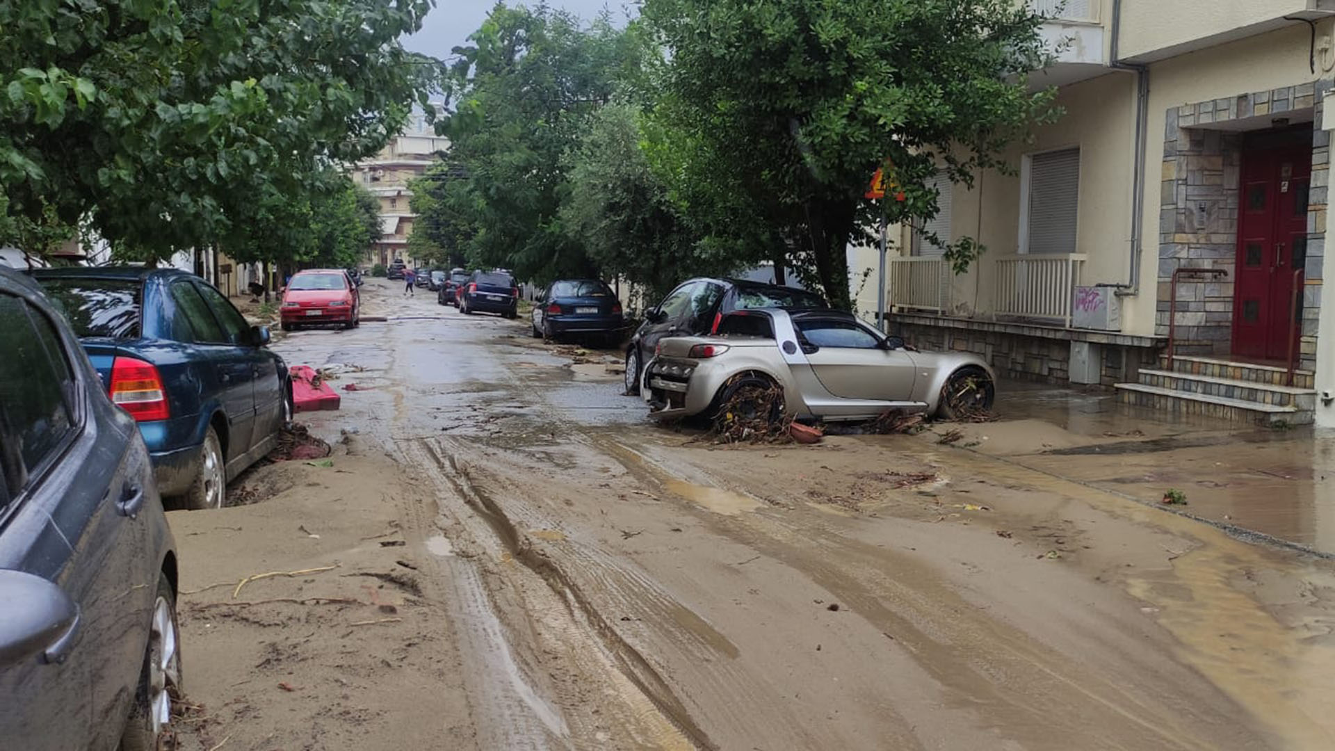 Αποστολή στον Βόλο: «Εμπόλεμη ζώνη» η πόλη – 27 ώρες χωρίς ρεύμα και νερό-6