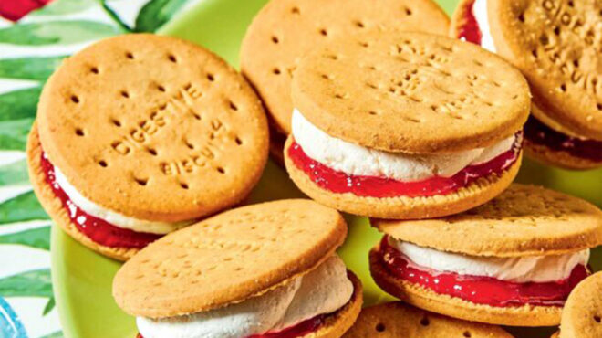 παγωτό-σάντουιτς-τσίζκεϊκ-με-στέβια-562621366