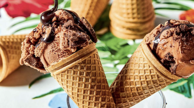 παγωτό-σοκολάτα-με-ζαχαρούχο-γάλα-562635199