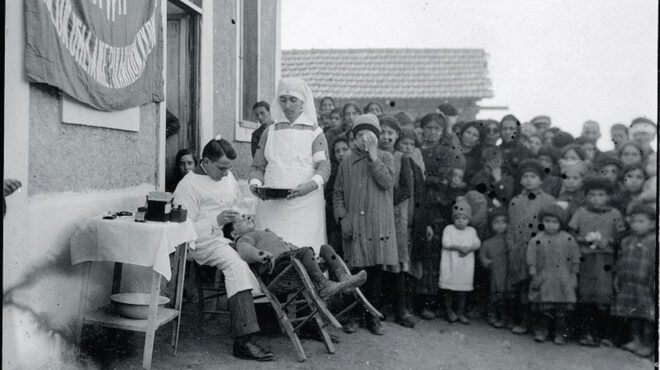 οι-ηπα-στο-πλευρό-των-προσφύγων-562634845