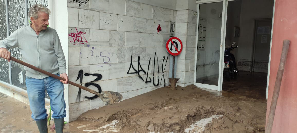 Αποστολή στον Βόλο: «Εμπόλεμη ζώνη» η πόλη – 27 ώρες χωρίς ρεύμα και νερό-10