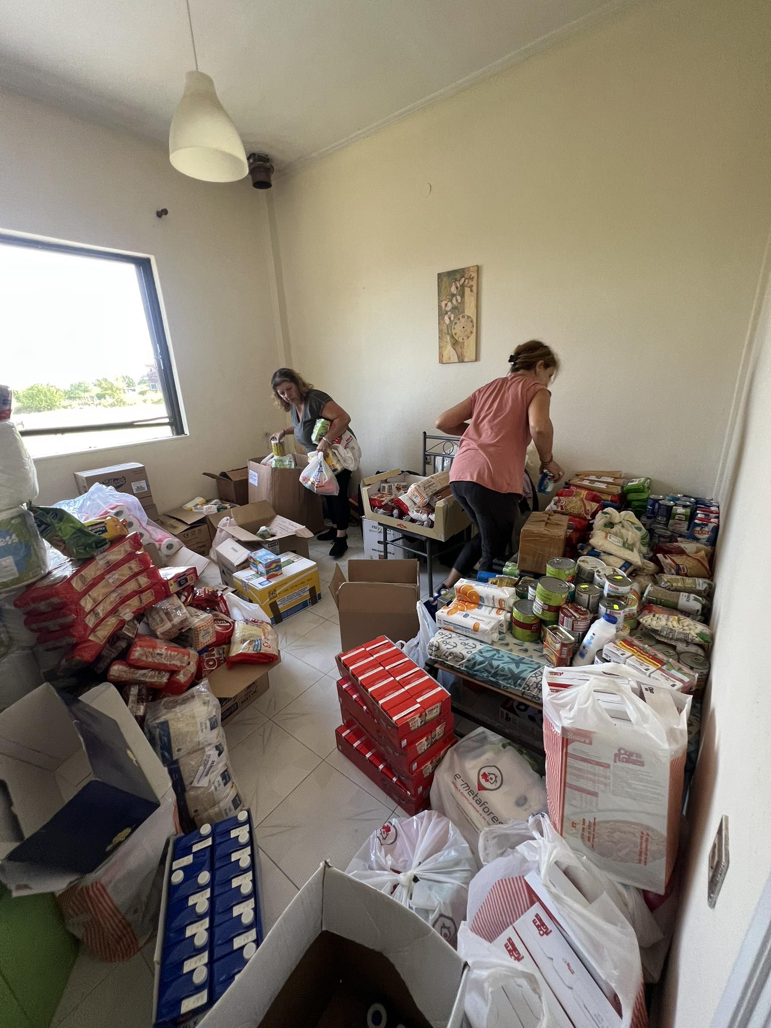 Από τα Aγραφα στις λάσπες της Θεσσαλίας με το κανό της-2