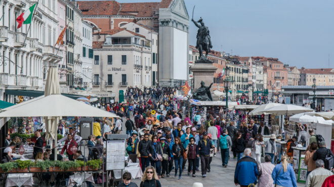 βενετία-οι-ξενοδοχειακές-κλίνες-ξεπέ-562610704