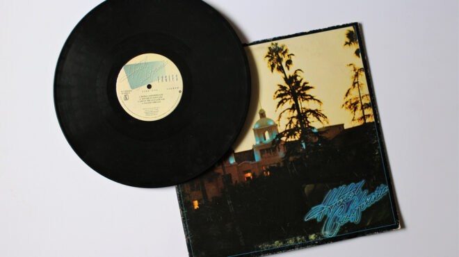 hotel-california-η-σκοτεινή-φυλακή-των-εagles-562614547