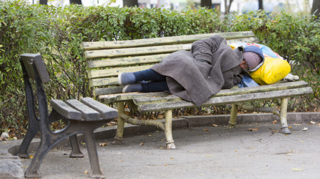 εε-τουλάχιστον-895-000-οι-άστεγοι-σε-εε-και-η-562599955