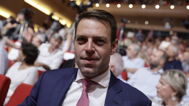 αρθρο-σ-μπουρνάζου-στην-κ-one-vote-stand-562633879