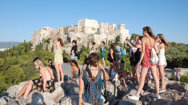 πάνω-από-161-εκατ-τουρίστες-στην-ελλάδα-μ-562629679