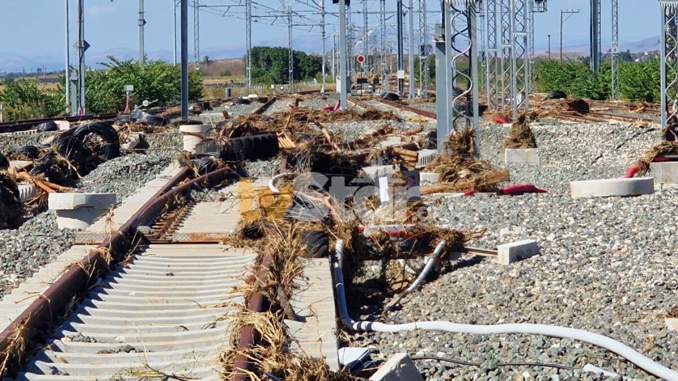 «Λίμνη» η Εθνική Οδός – Κομμένη στα δύο η χώρα, άγνωστο πότε θα δοθεί στην κυκλοφορία-1