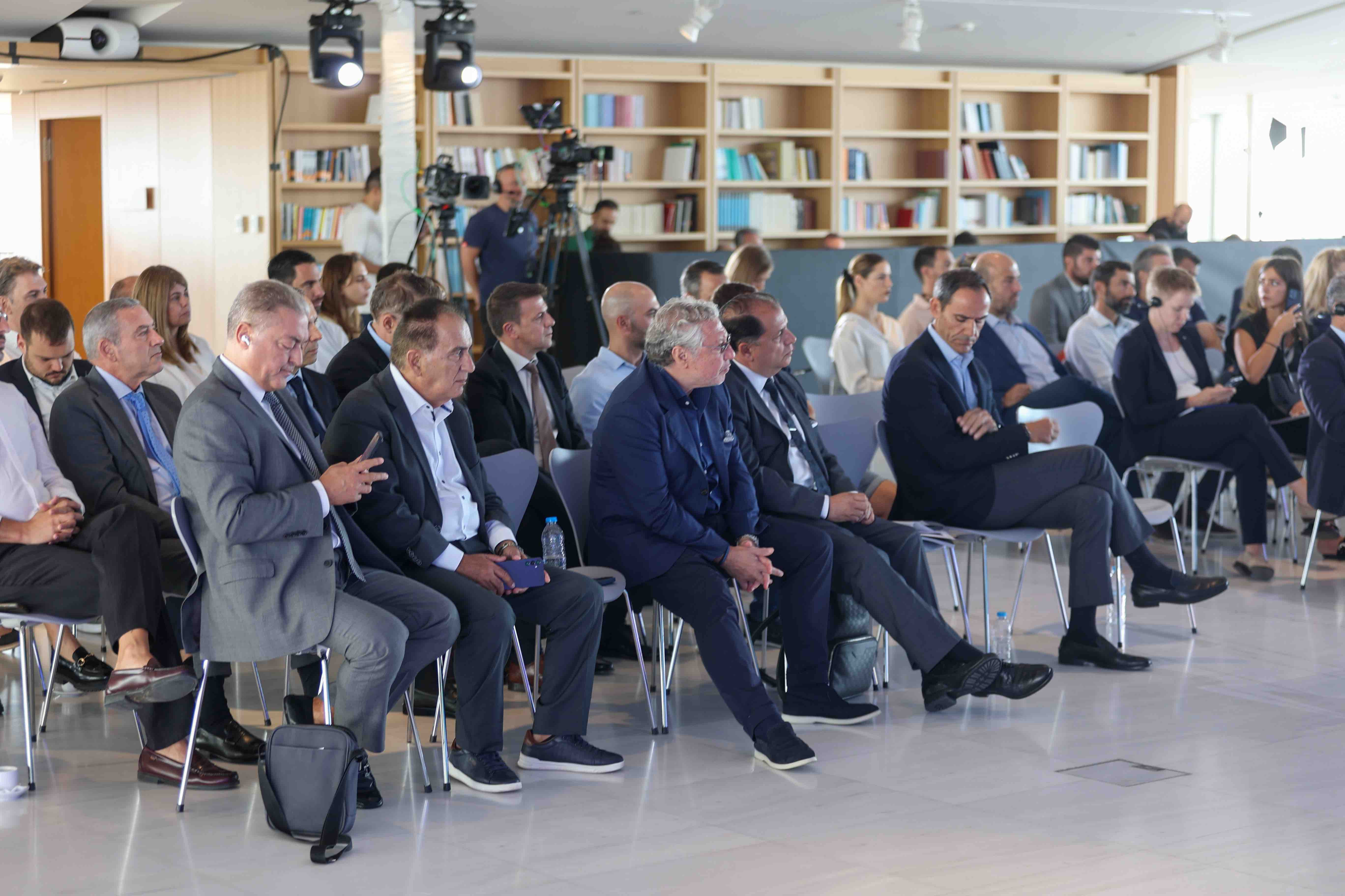 1o ΣΥΝΕΔΡΙΟ ENERGY SAVE: Ξεκάθαρο το μήνυμα της Κυβέρνησης για το αύριο της ηλεκτροκίνησης και τη βιώσιμη κινητικότητα-4