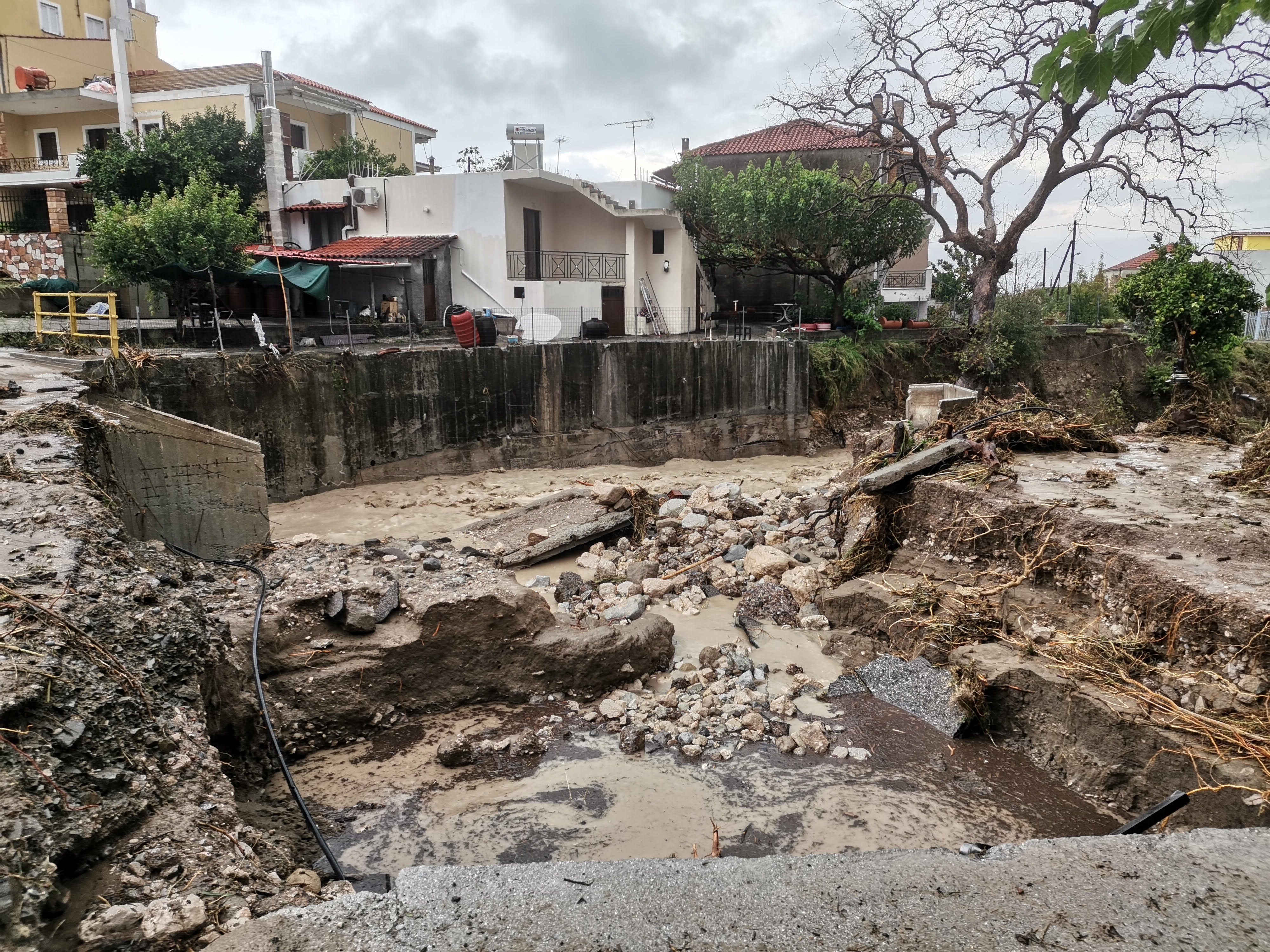 Κακοκαιρία Elias: Ξεχείλισε ο Σπερχειός στη Φθιώτιδα-4