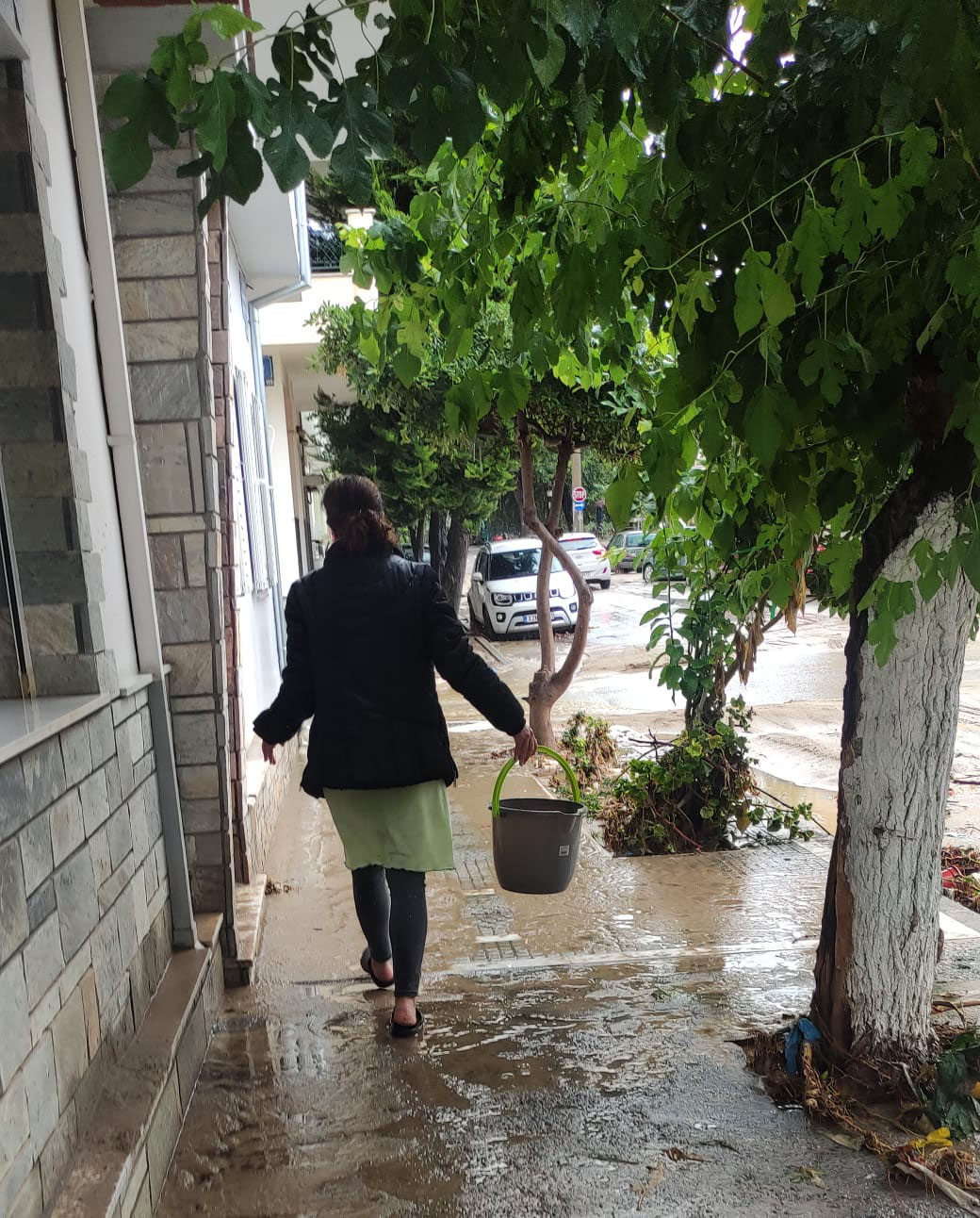 Αποστολή στον Βόλο: «Εμπόλεμη ζώνη» η πόλη – 27 ώρες χωρίς ρεύμα και νερό-7