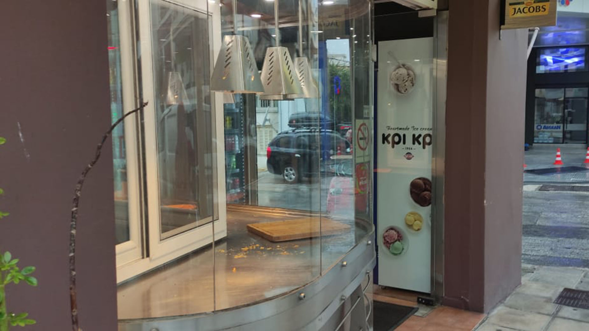 Αγώνας για νερό και φαγητό σε μια διαλυμένη πόλη-5