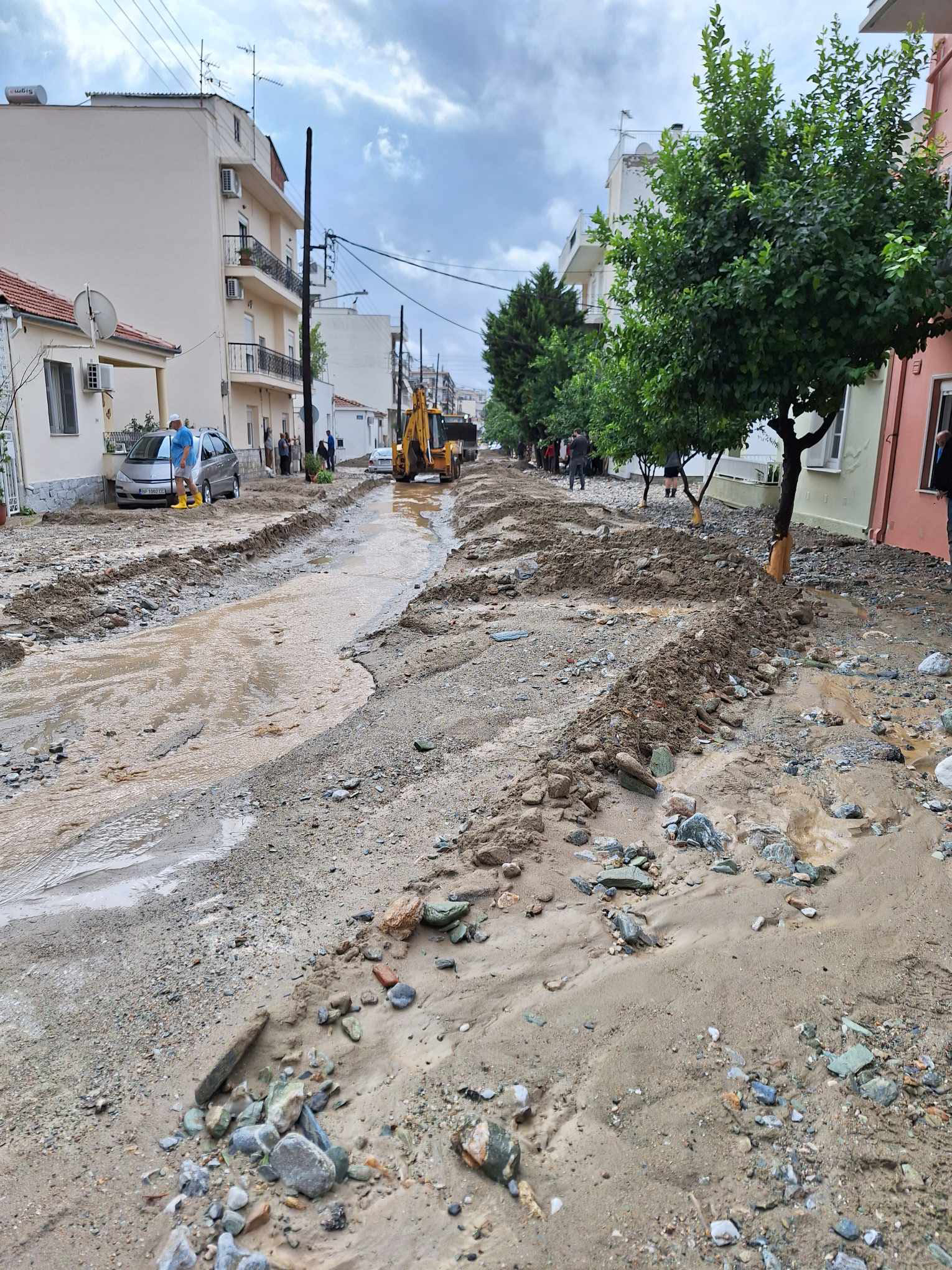 Οι κάτοικοι του Βόλου μετρούν ξανά πληγές – «Θα μας πάρει καιρό να συνέλθουμε»-3