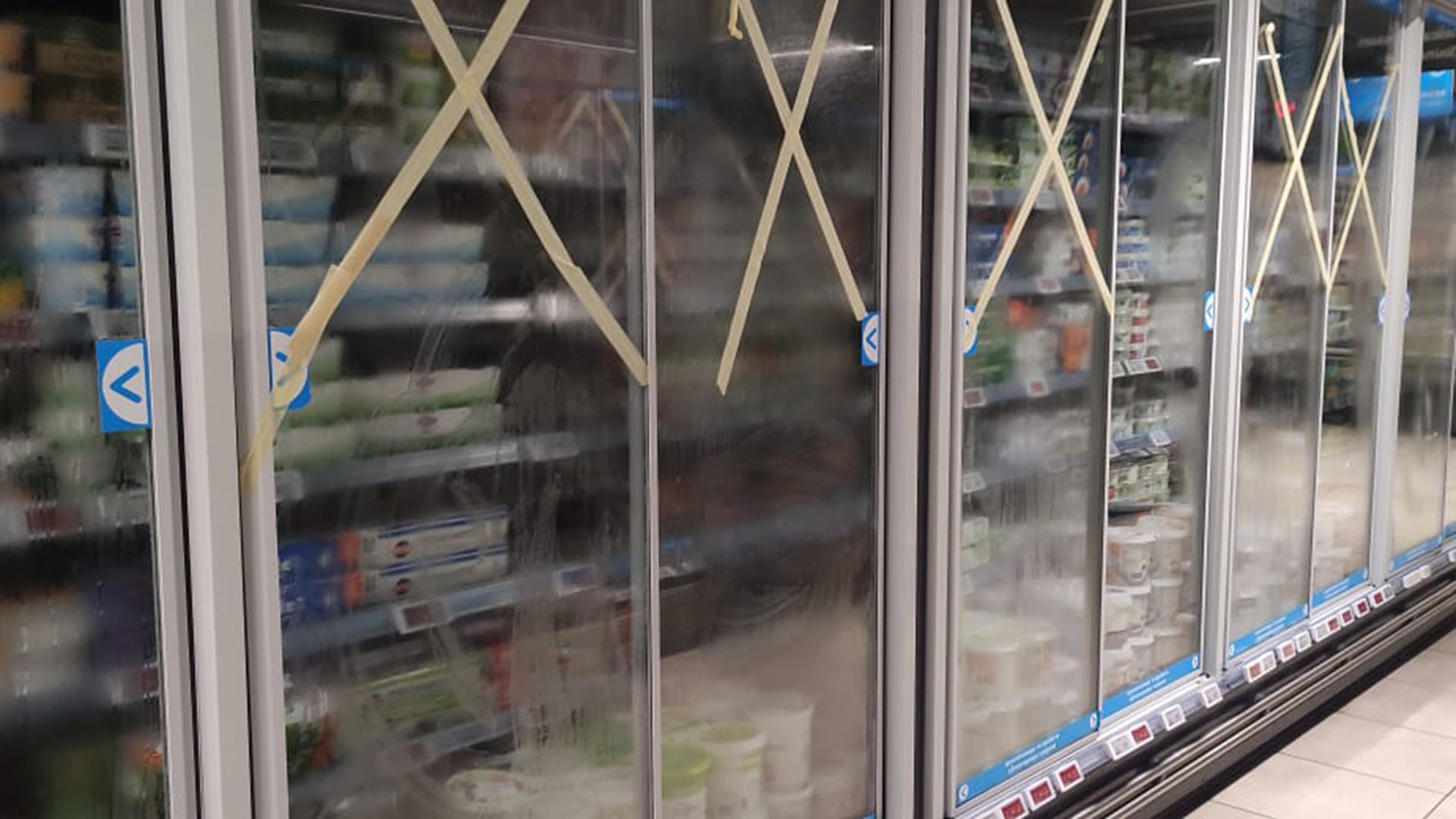 Αγώνας για νερό και φαγητό σε μια διαλυμένη πόλη-6