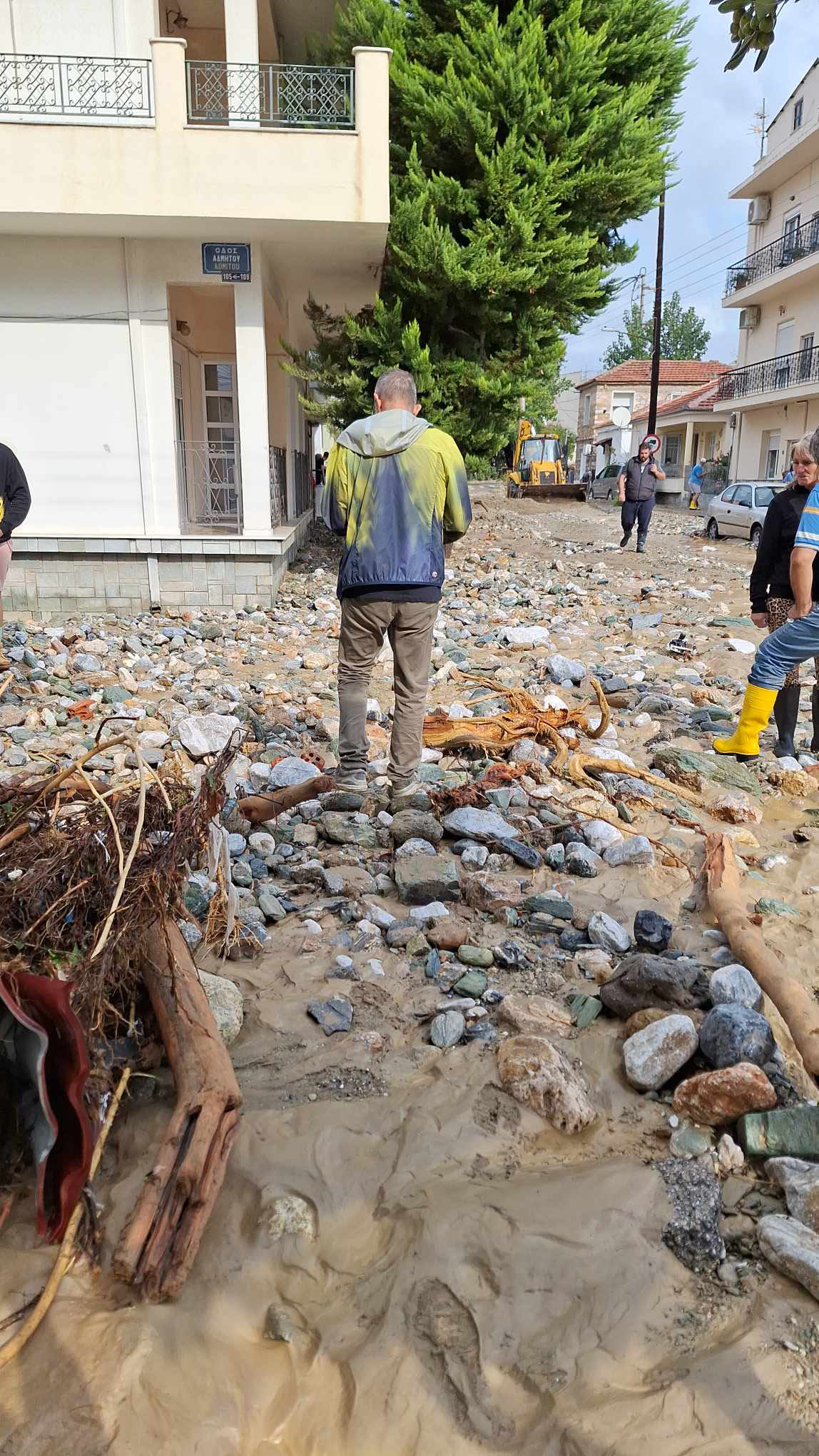 Οι κάτοικοι του Βόλου μετρούν ξανά πληγές – «Θα μας πάρει καιρό να συνέλθουμε»-6