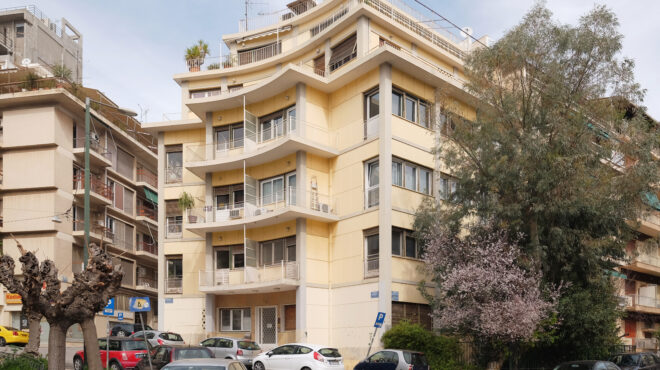 ύμνος-στις-πολυκατοικίες-στο-περιοδ-562694038