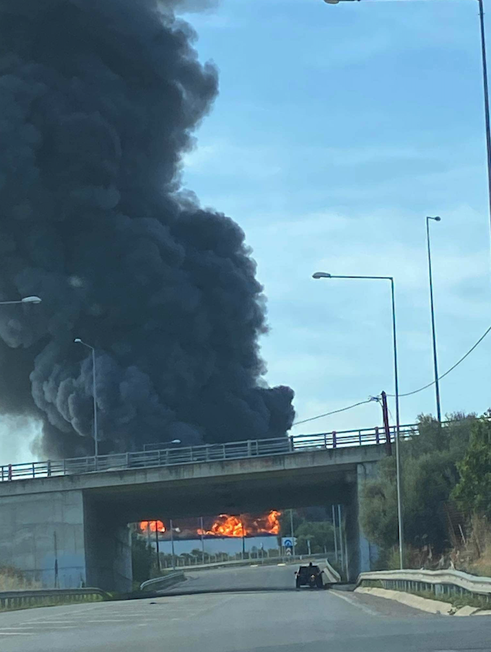 Εύβοια: Μεγάλη πυρκαγιά σε εργοστάσιο στρωμάτων-1