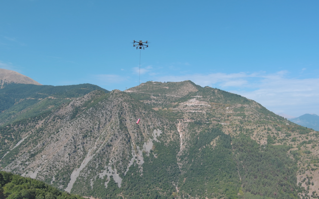 Παράδοση φαρμάκων και τροφίμων με drone σε χωριά της Καρδίτσας-1