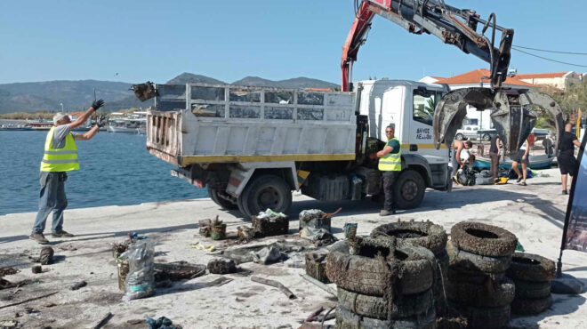 λέσβος-γεμάτος-σκουπίδια-ο-κόλπος-της-562699972