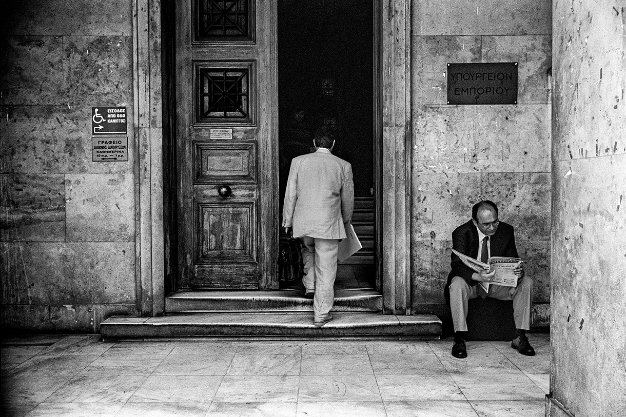 Υπάλληλοι αποκαμωμένοι από την πλήξη-5