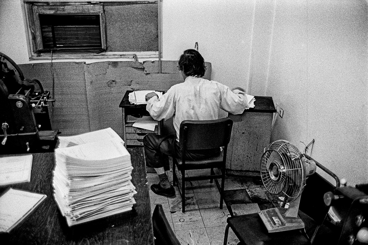 Υπάλληλοι αποκαμωμένοι από την πλήξη-8