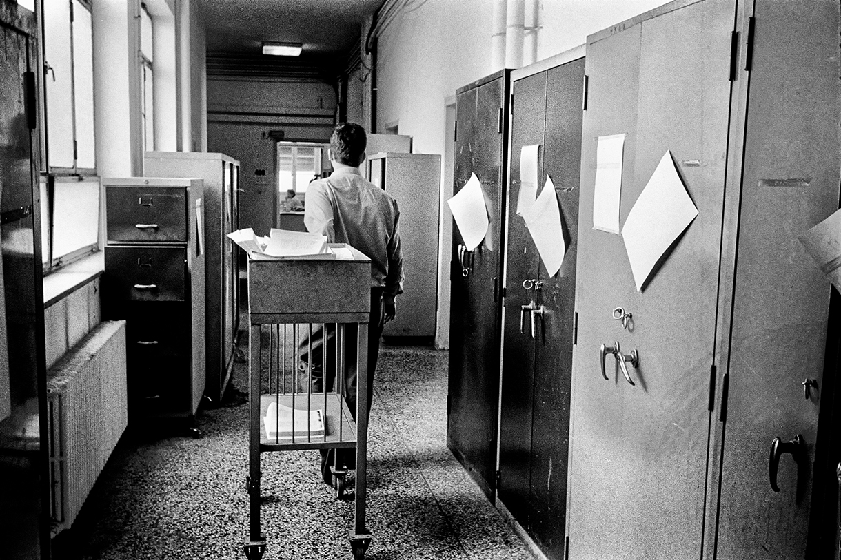 Υπάλληλοι αποκαμωμένοι από την πλήξη-9