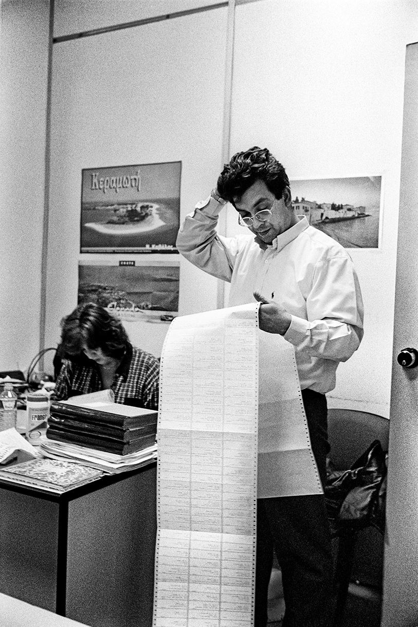 Υπάλληλοι αποκαμωμένοι από την πλήξη-13