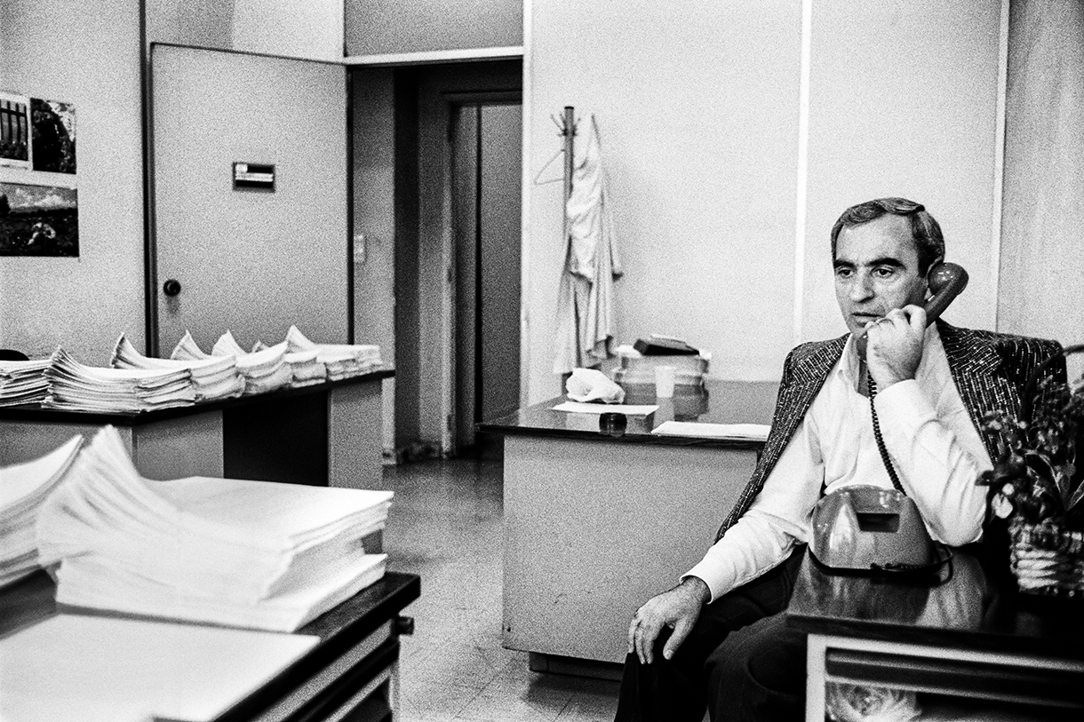 Υπάλληλοι αποκαμωμένοι από την πλήξη-15