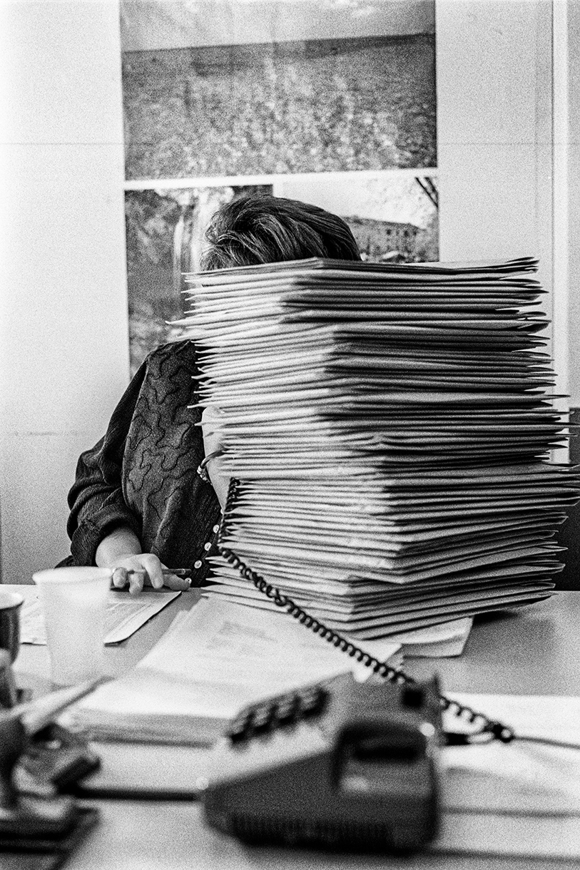 Υπάλληλοι αποκαμωμένοι από την πλήξη-16