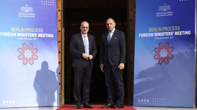 ελλάδα-αλβανία-παραμένει-το-αδιέξο-562659076