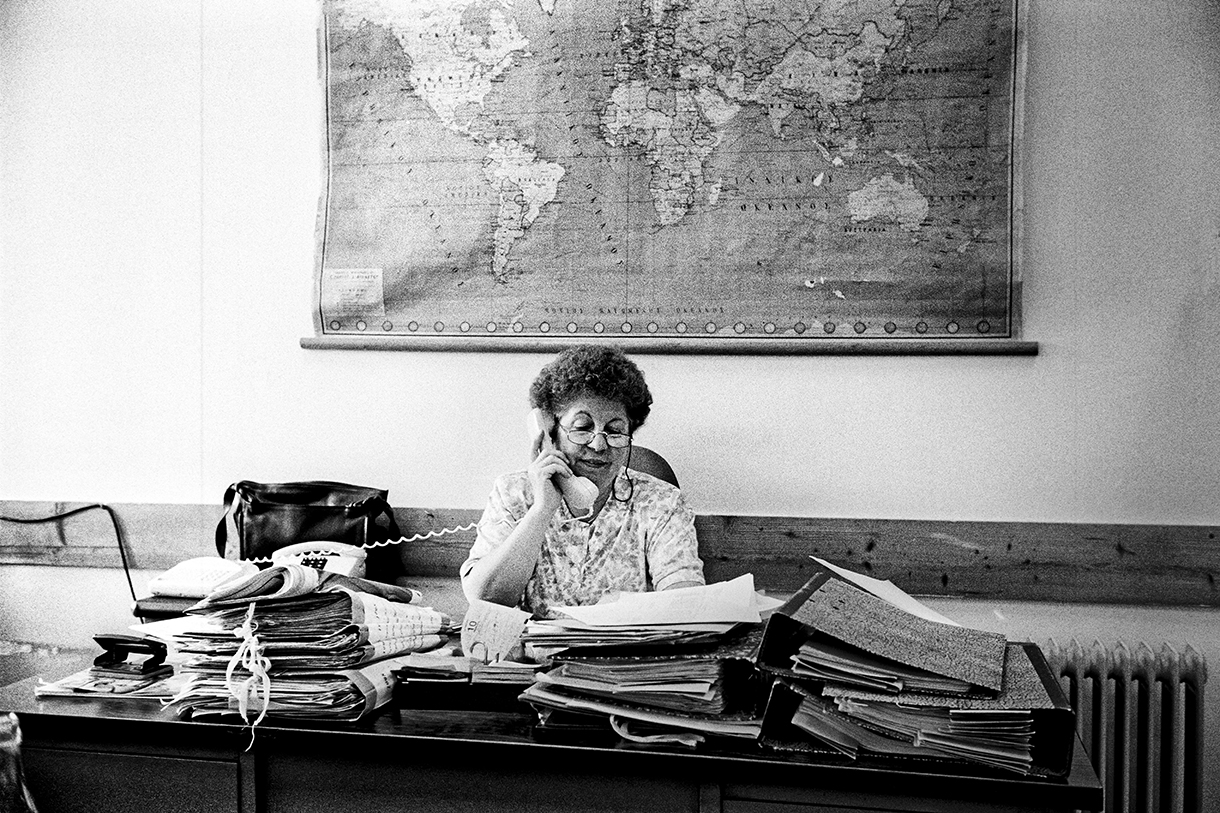 Υπάλληλοι αποκαμωμένοι από την πλήξη-18