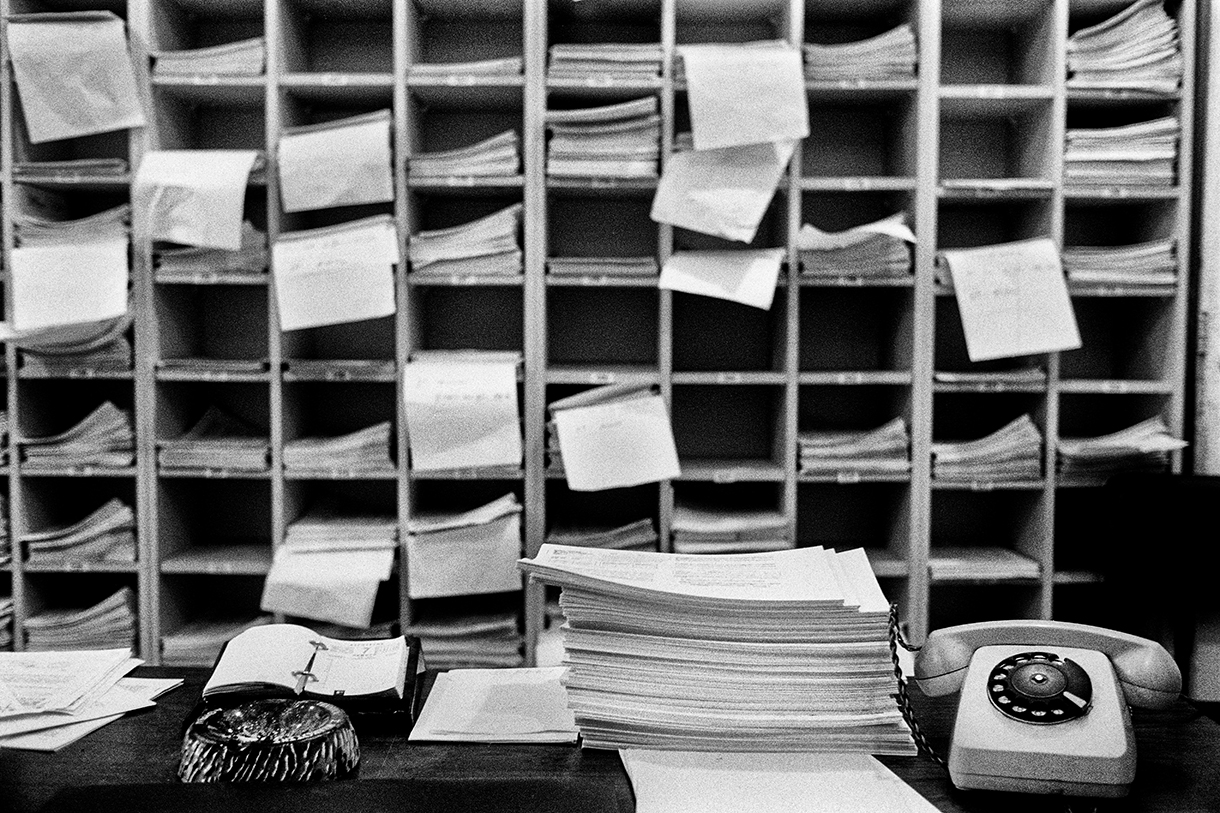 Υπάλληλοι αποκαμωμένοι από την πλήξη-22