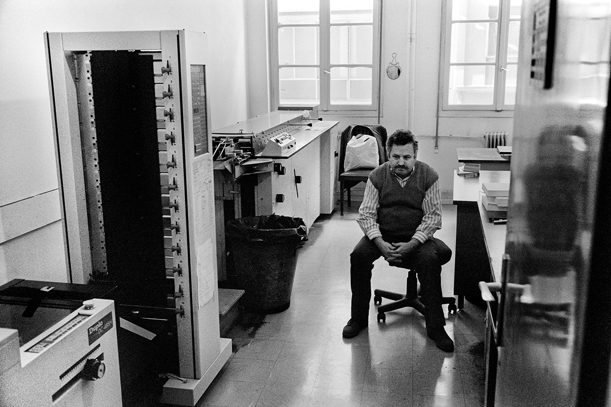 Υπάλληλοι αποκαμωμένοι από την πλήξη-23