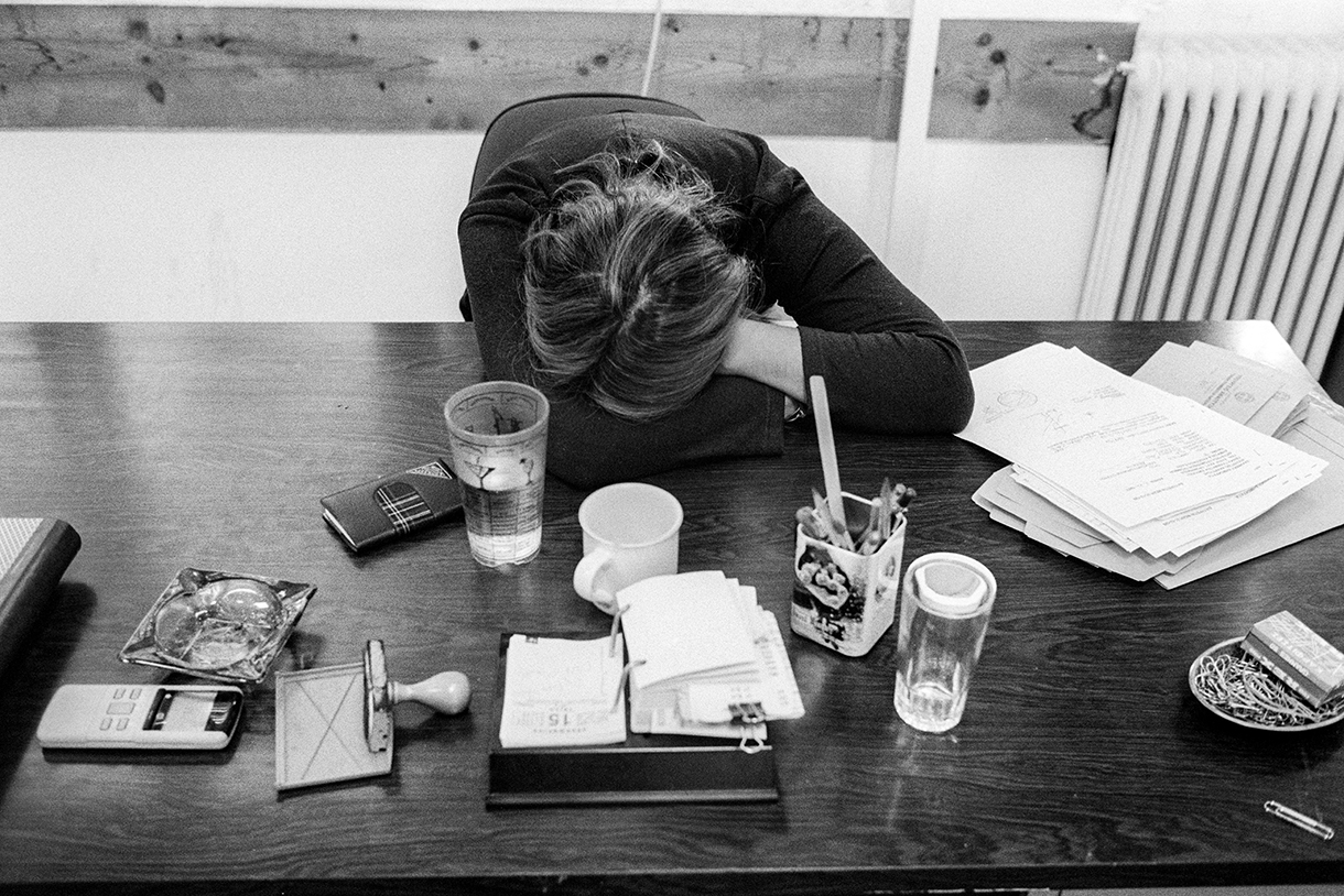 Υπάλληλοι αποκαμωμένοι από την πλήξη-27