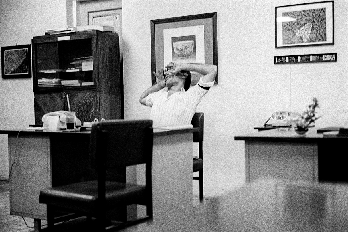 Υπάλληλοι αποκαμωμένοι από την πλήξη-28