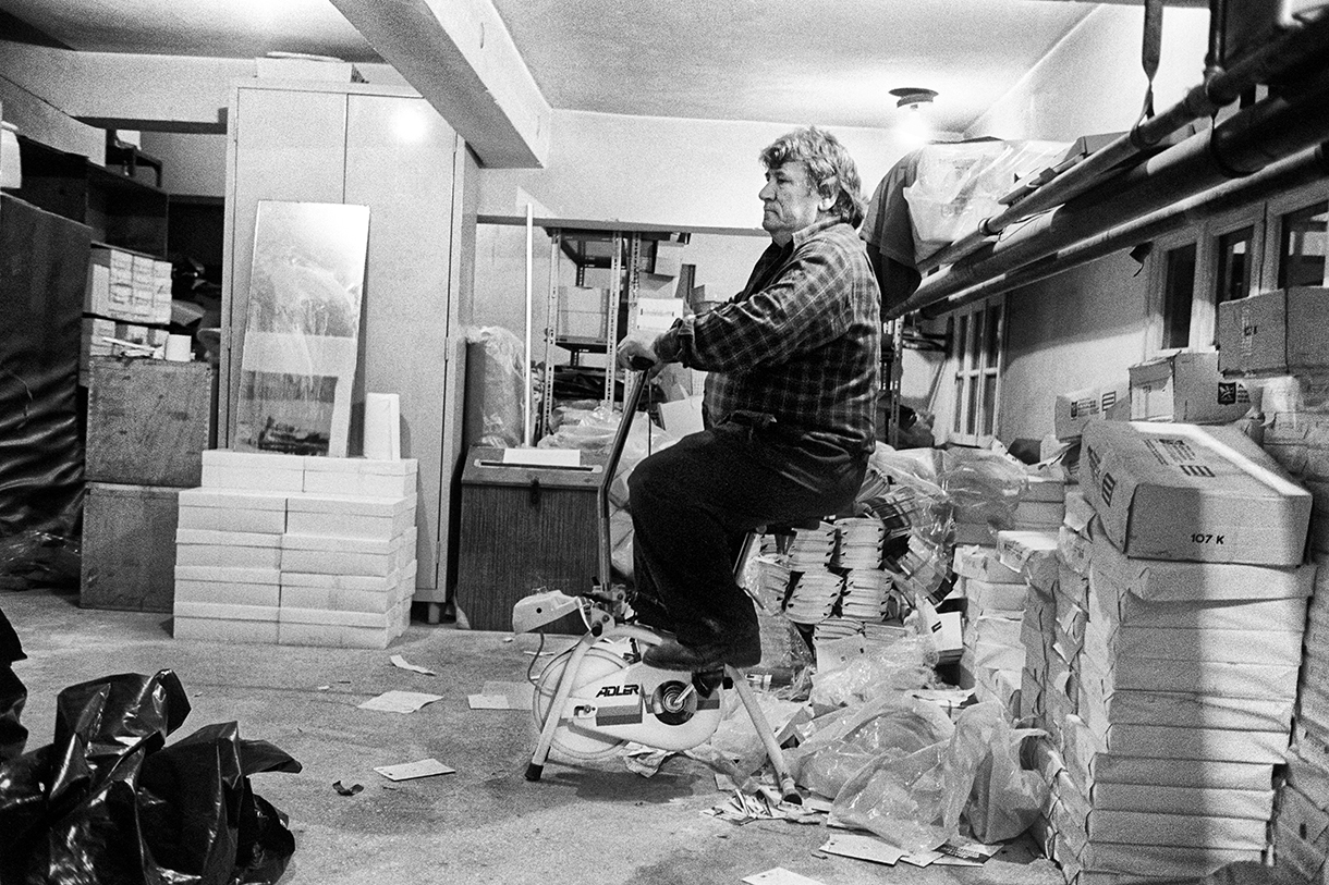 Υπάλληλοι αποκαμωμένοι από την πλήξη-1